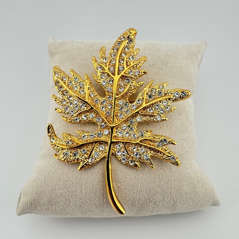 Vintage Roman 1970s Gold Tone Rhinestone Maple Leaf Brooch Pin Rare Statement